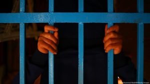 القاهرة تتهم مدققي الأخبار بالتبعية لجماعة الإخوان في حملة معلوماتية
