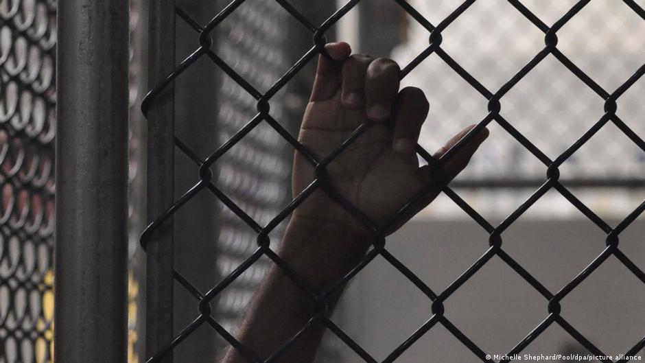 اعتصام صحافيين في مصر احتجاجاً على توقيف فريق منصة متصدقش