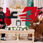 السفارة الأمريكية بالرياض تطلب من موظفيها وعائلاتهم المغادرة وماكرون يختتم زيارته للمملكة