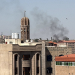 القوات الحكومية اليمنية تعلن السيطرة على باب المندب وتبدأ هجومًا على صنعاء وسط اجتماع لجان اتفاقية مكة في الرياض