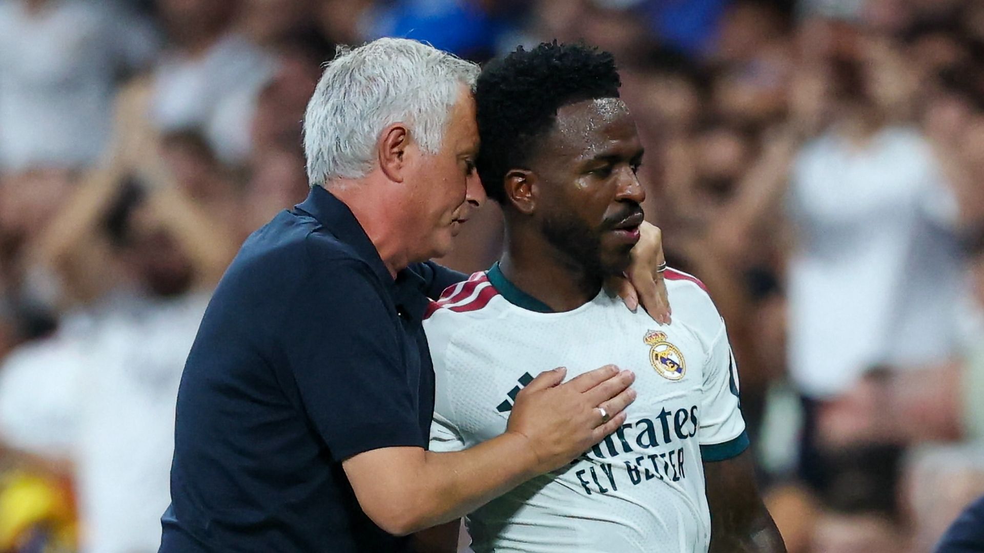 مورينيو يستبعد فينيسيوس من تشكيل ريال مدريد في مباراة الكلاسيكو القادمة