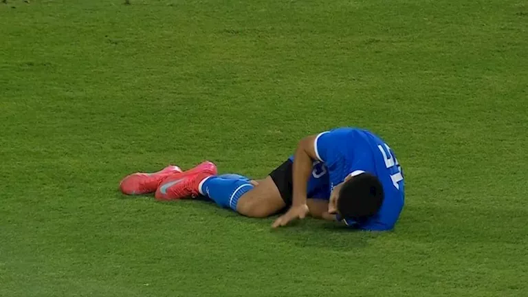 لاعب بترول أسيوط يوجه رسالة هامة لحكم مباراة الزمالك قبل خضوعه للجراحة