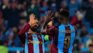 محمد صلاح يقود طرابزون سبور للفوز على هارتس في دوري المؤتمر الأوروبي