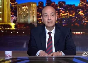 مواجهة حادة بين عمرو أديب والذكاء الاصطناعي على الهواء بشأن توقع نتيجة قمة الأهلي والزمالك